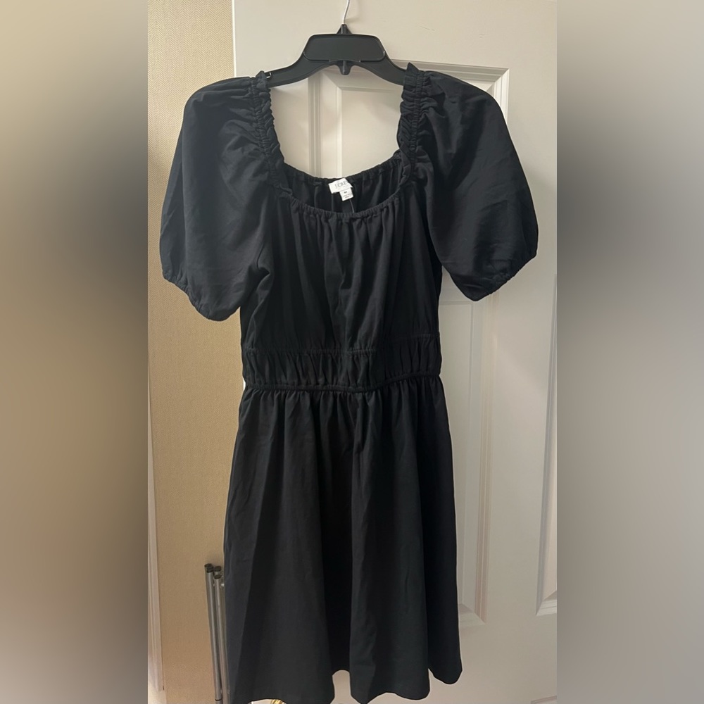 This is a black dress perfect for summer/fall